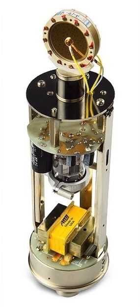 Microfon de studio pe lampa - Warm Audio WA47