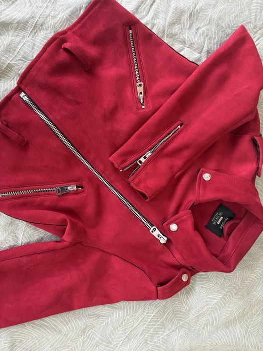 Яке bershka цвят бордо