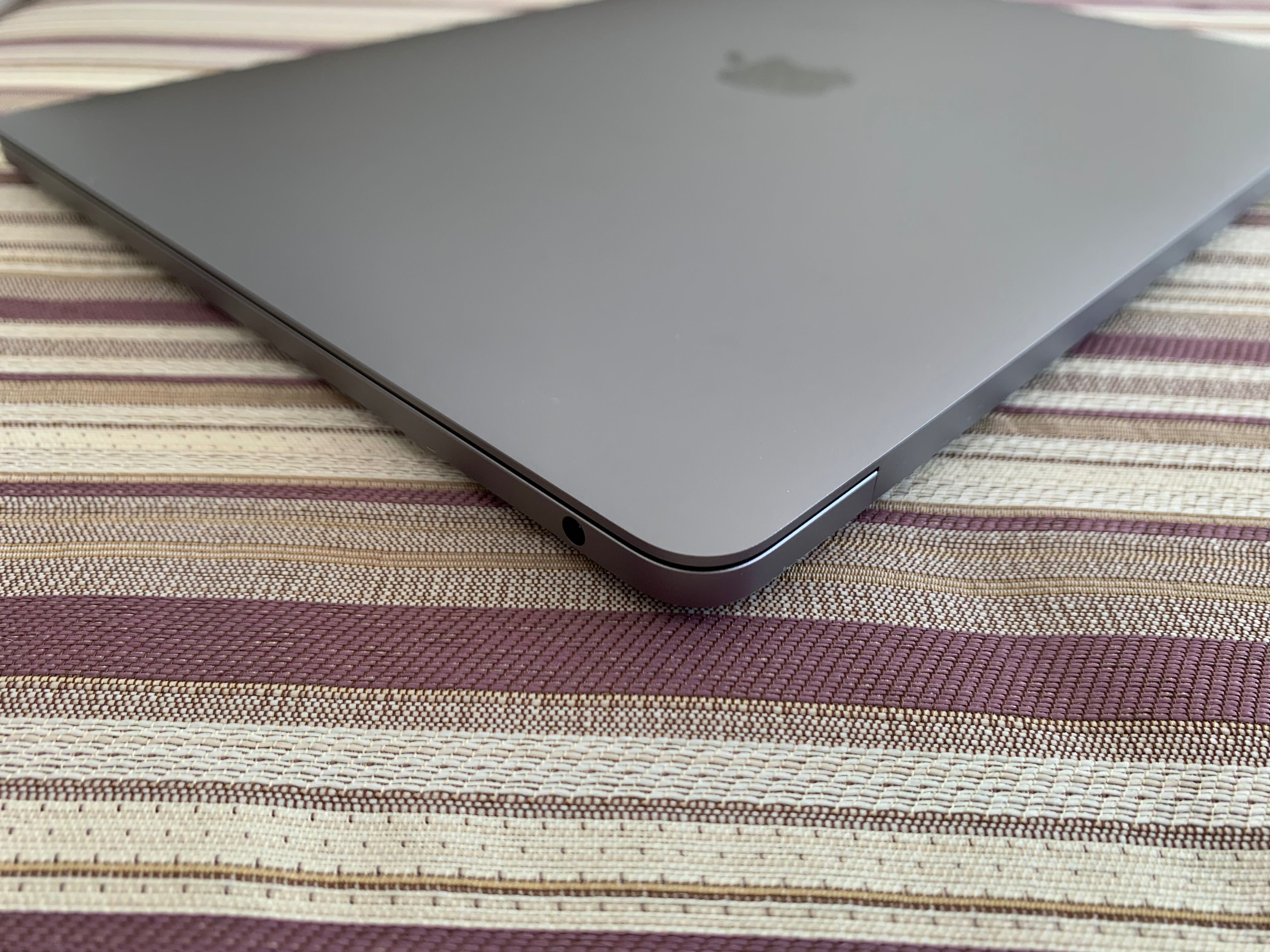 MacBook Pro 13" M1 Chip 8-CPU, 8-GPU, 8GB RAM, 256GB SSD