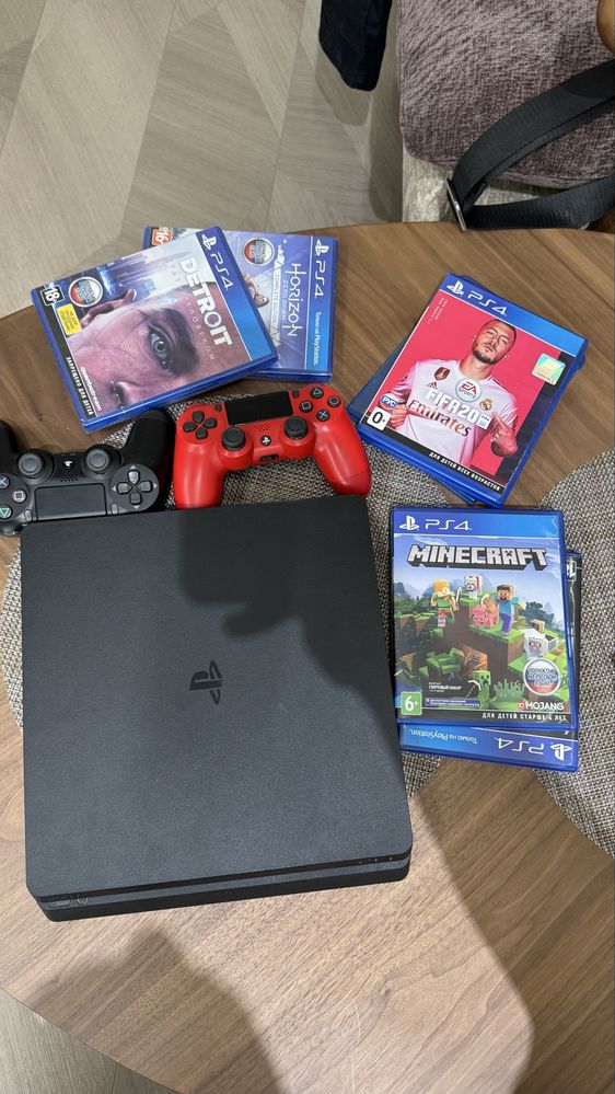Продается PS4 slim