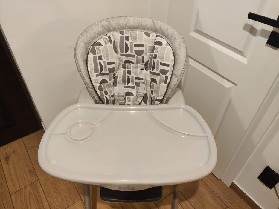 Scaun de masă Joie Mimzy Recline
Poate fi folosit încă de la naștere d