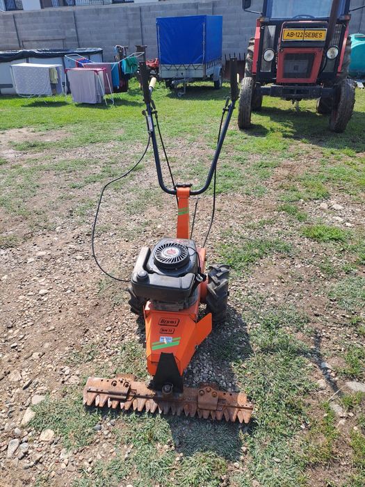 Vand motocositoare cu lamă