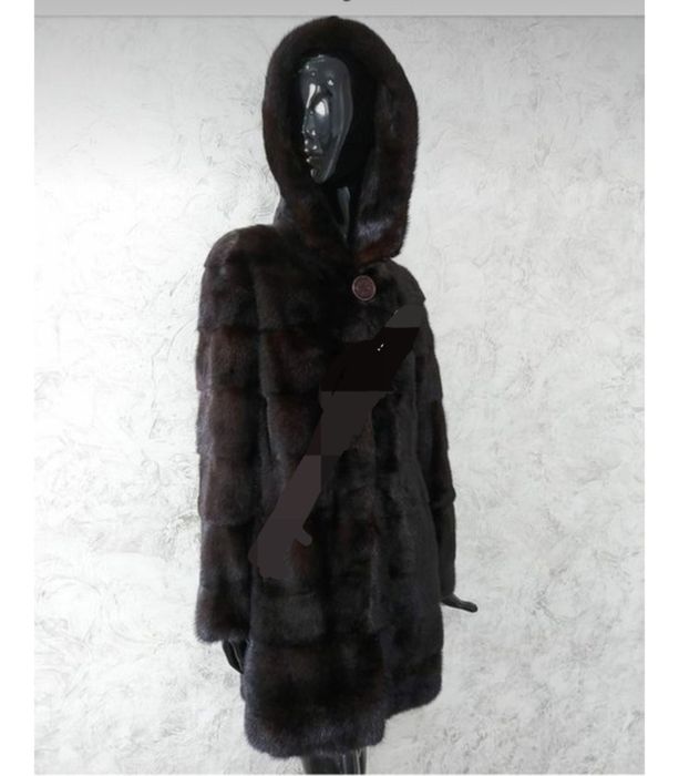 Норковая шуба с капюшоном. Состояние отличное. Длина 90см.