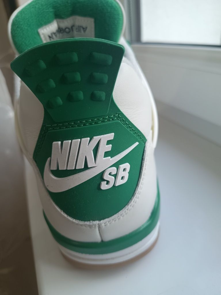 Jordan 4 retro Sb pine green