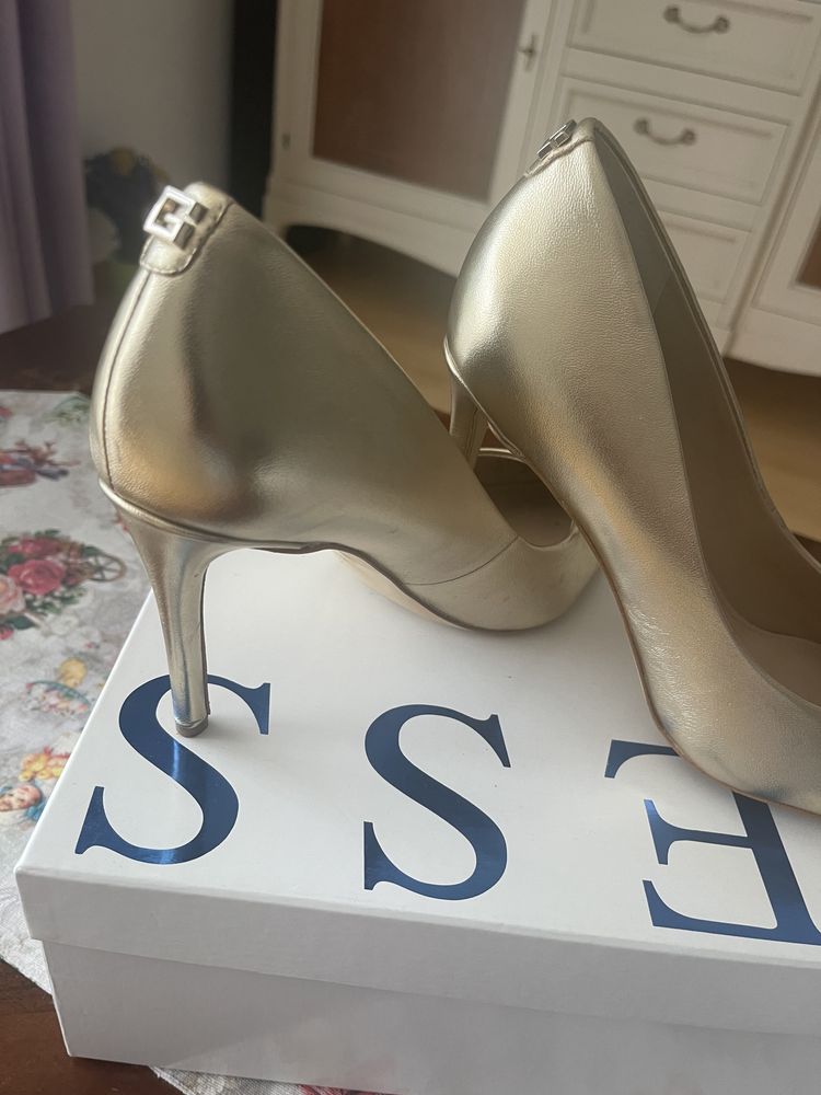 Pantofi stiletto Guess