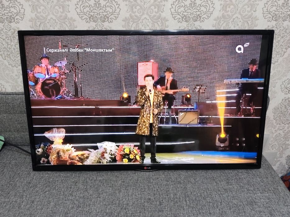 Телевизор LG 106 см диагональ