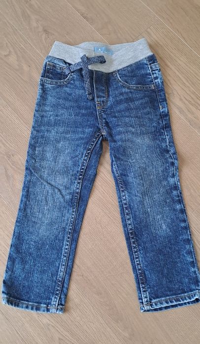 Продаю детские джинсы
