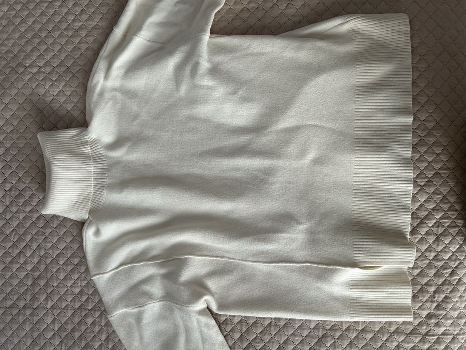 Свитер с горлом