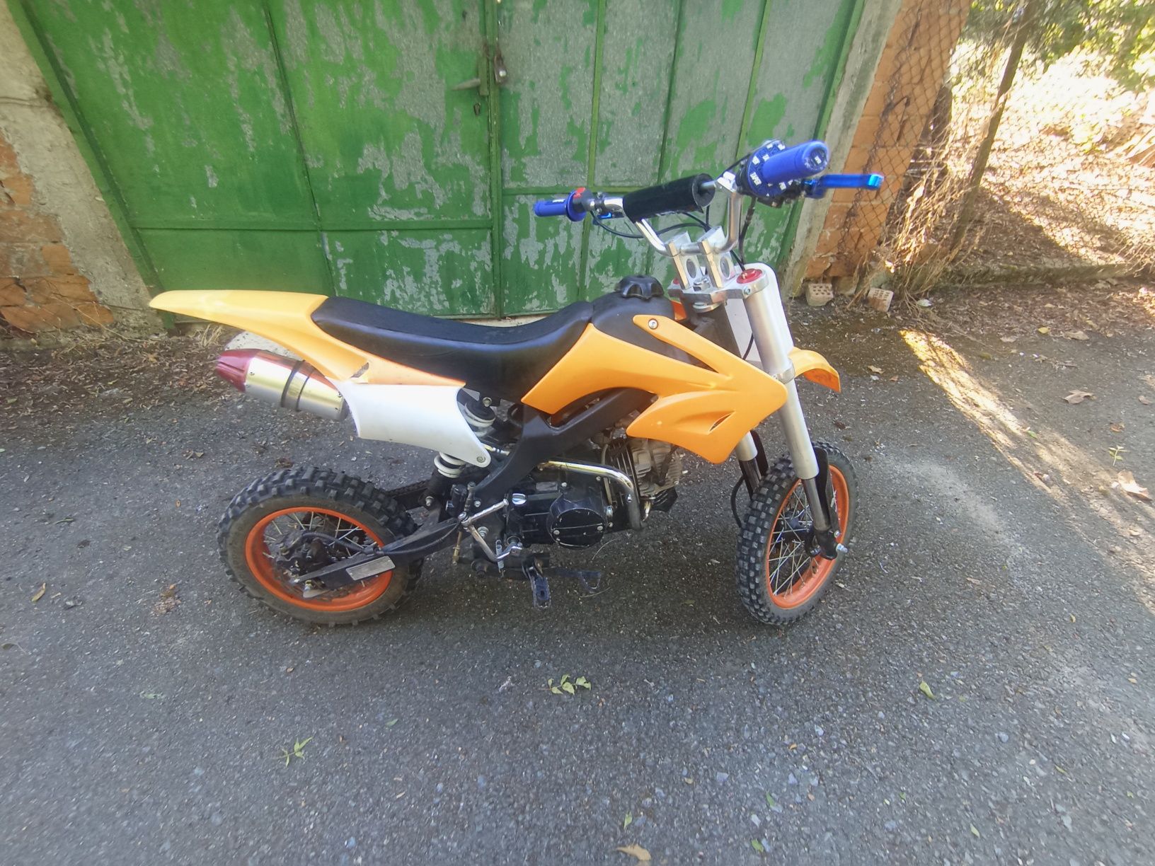Продавам кросов мотор 125 бубиков 4т