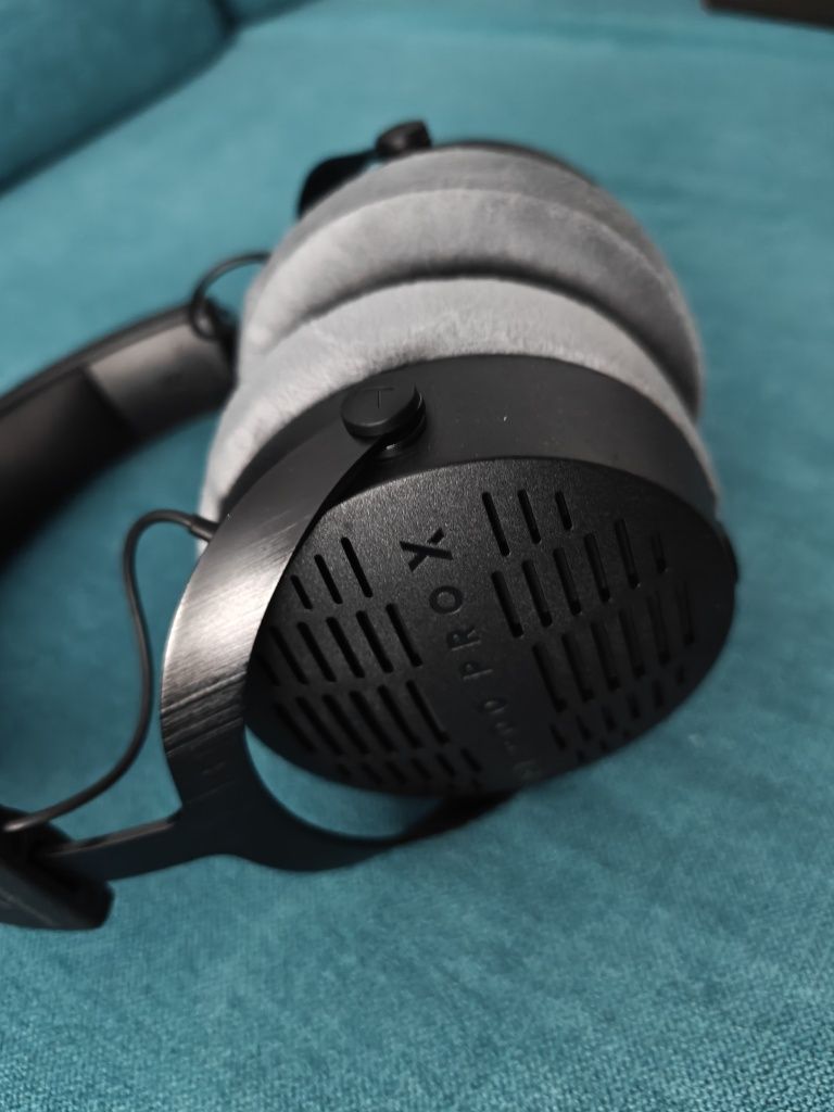 Vând căști studio open-back Beyerdynamic DT 900 Pro X
