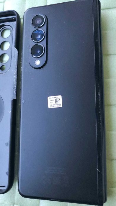 Samsung Galaxy Fold3-Dual SIM-256GB- Черен две карти много запазен