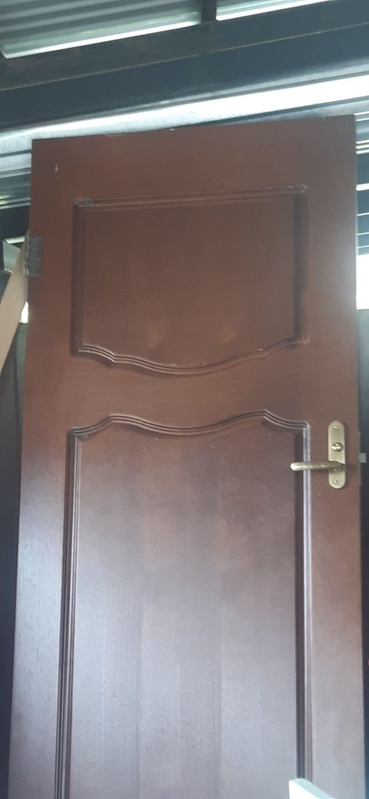 Двери комнатные деревянные