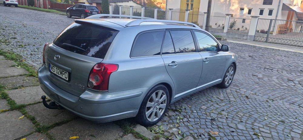 toyota avensis 2.2