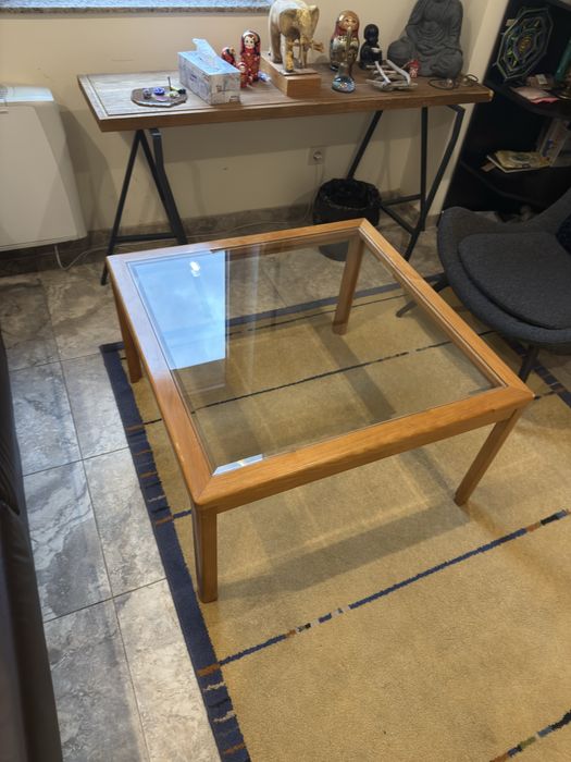 Подарявам ъглов диван и две масички