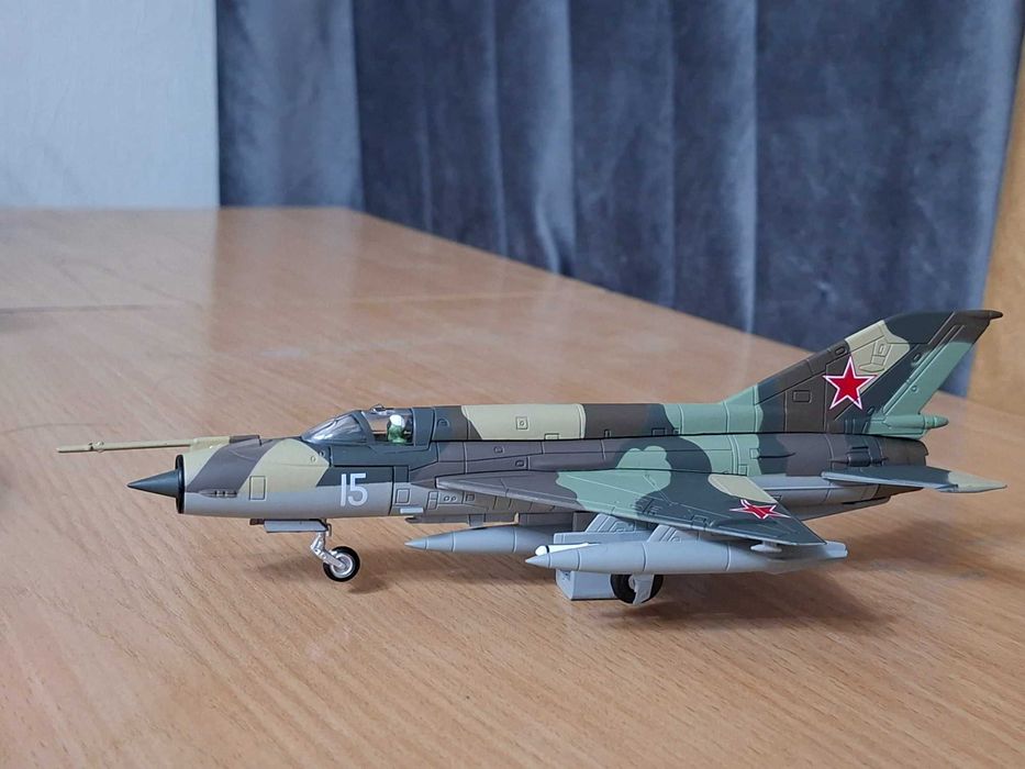 Коллекционная модель самолёта МИГ - 21