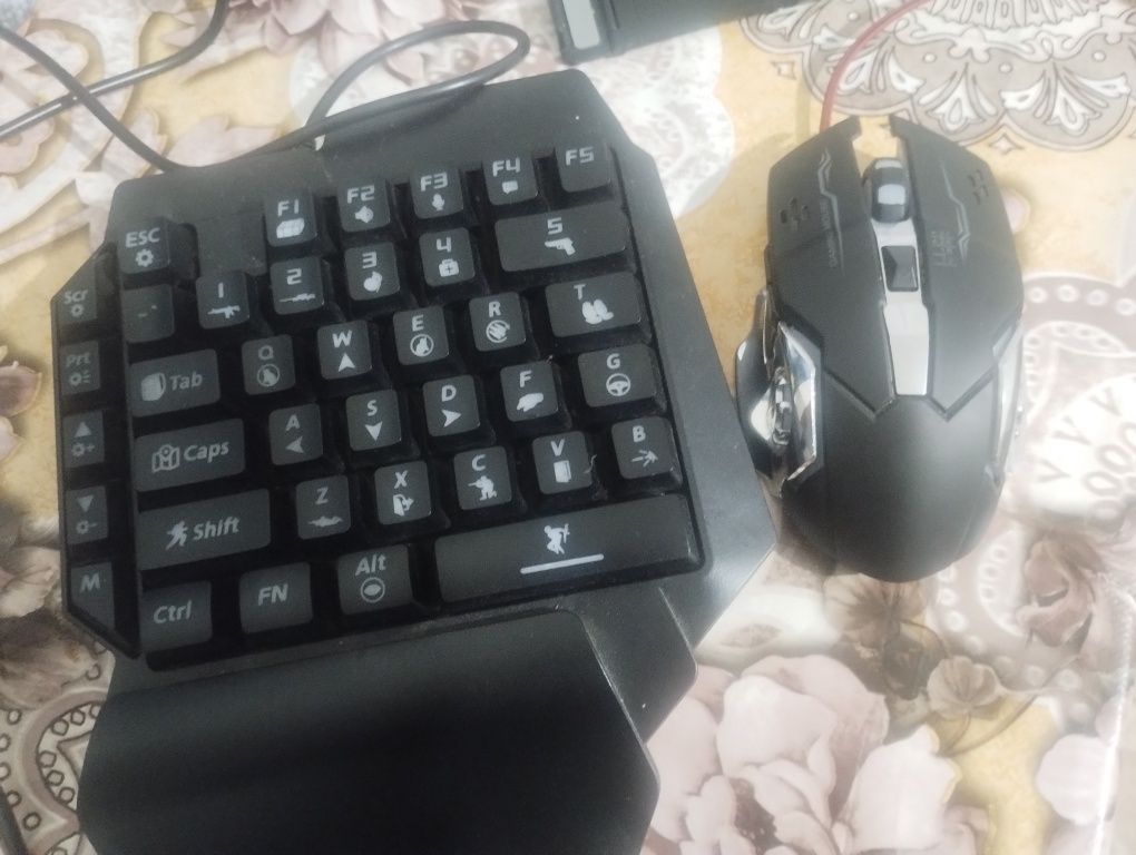 Vand tastatura si mouse pentru telefon