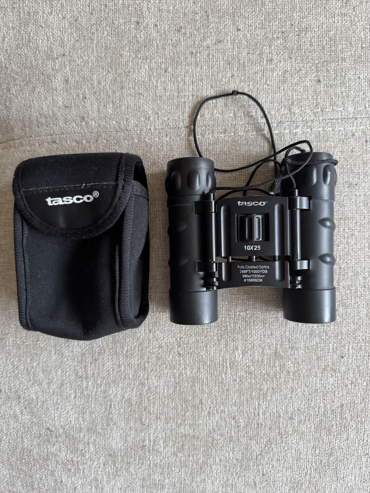 Binoclu Tasco 10x25 – Compact, Claritate Excelentă,