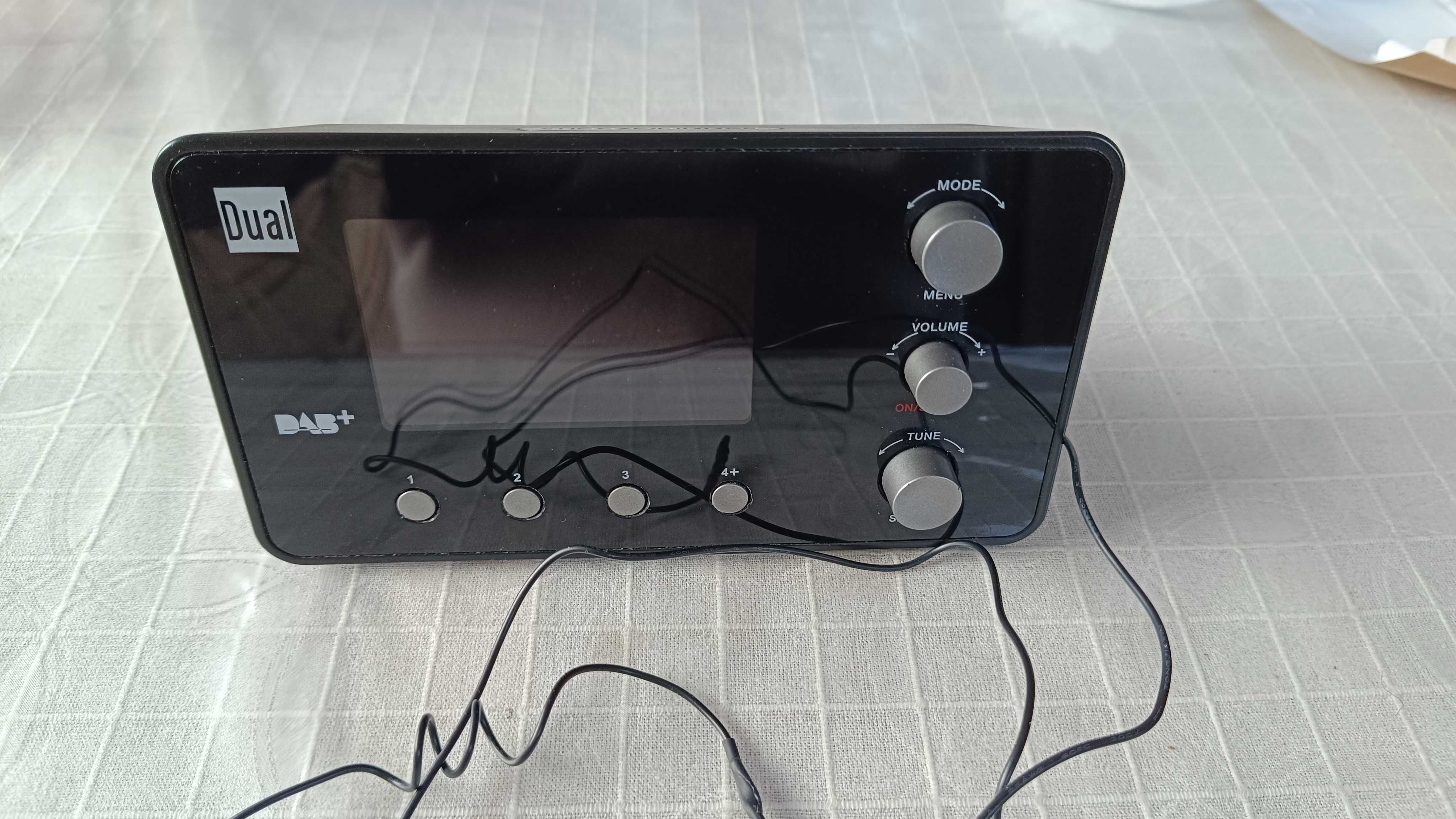 Продавам DAB+/FM радио-часовник