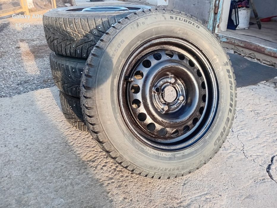 Комплект зимних шипованных шин