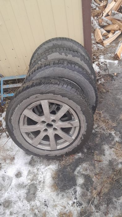 Продам зимнюю резину на дисках