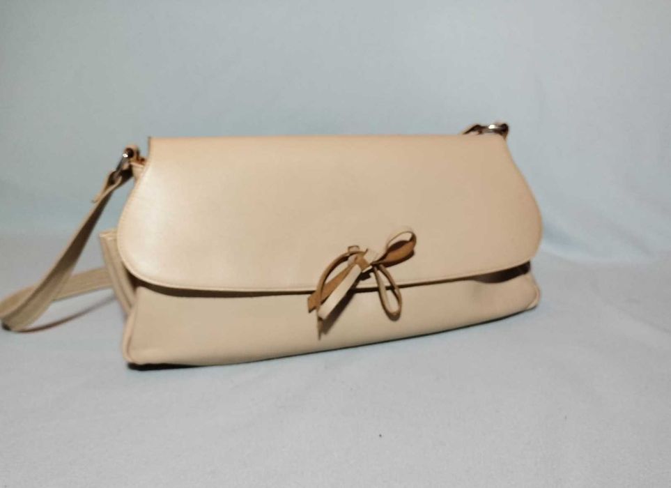 Geanta piele naturala bej VINDEM SI FACEM BUCURII citește descrierea