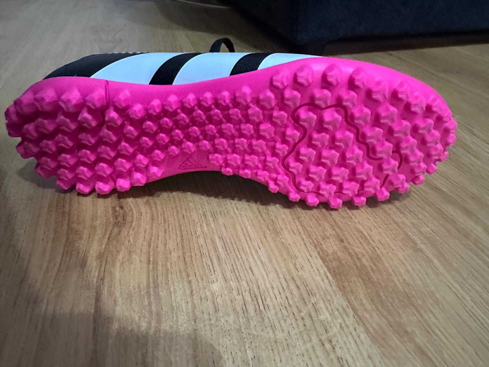 Adidas Predator pentru fete