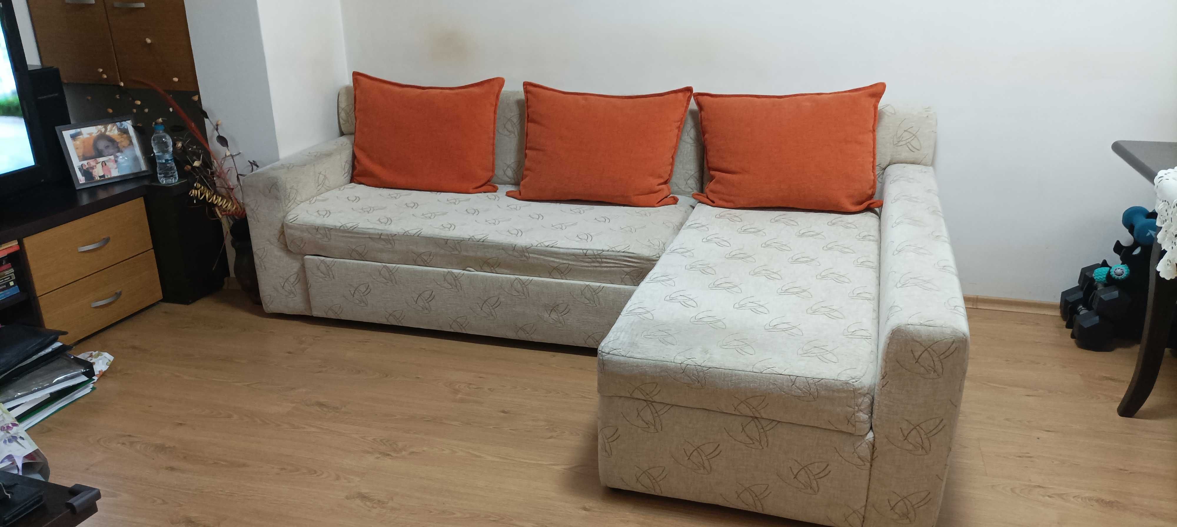Продавам ъглов диван