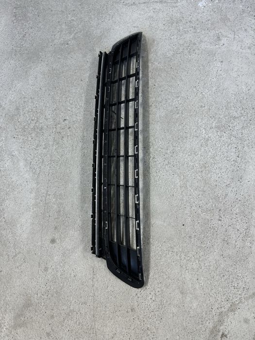Grilă inferioară bară față vw golf 7.cod:5g0853677.a.