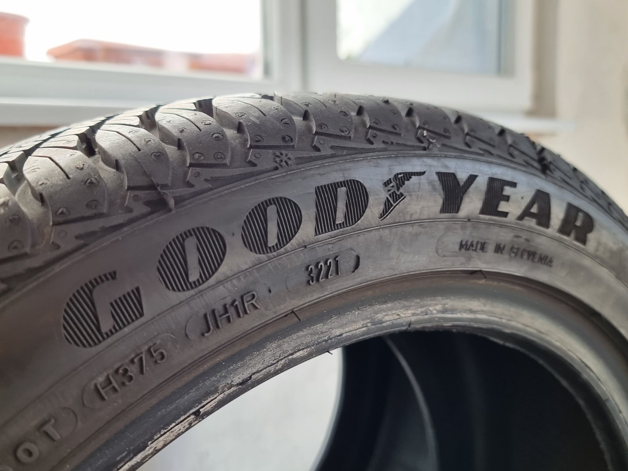 215/45/16 Goodyear 2Броя: 200лв 8.4мм