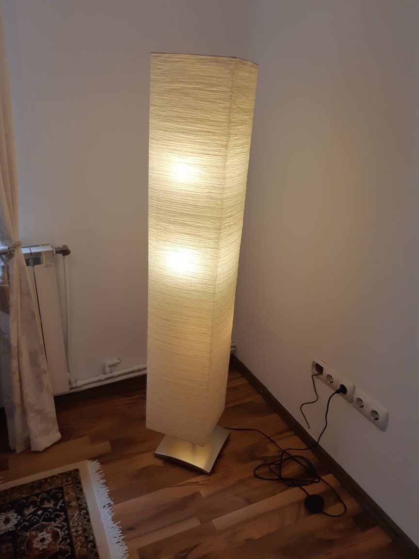 Lampa cu abajur de hartie Ikea