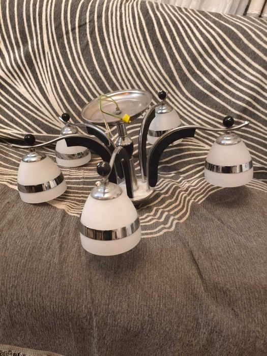 продам люстру 5 рожковую