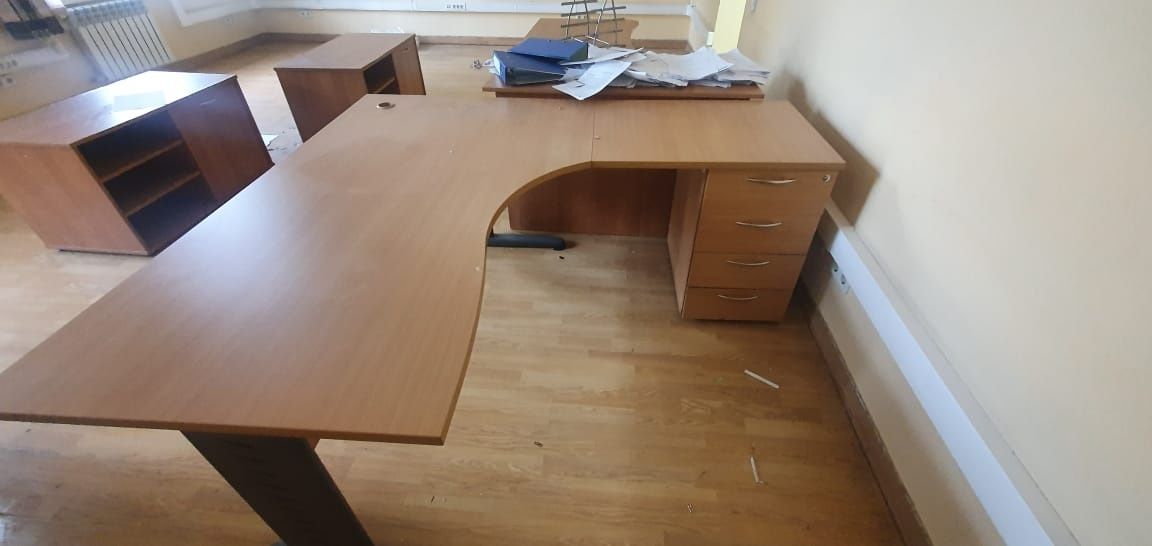 Офисные столы угловые стандартные 80см высота, ширина 70см, длина 150с