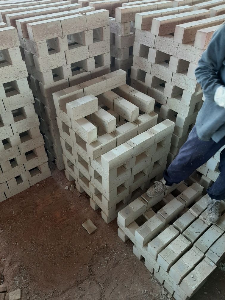 Гишт Кирпич Пишган гишт даставка бор