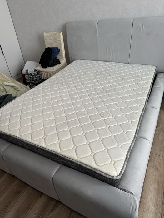 Продаю кровать для спальни