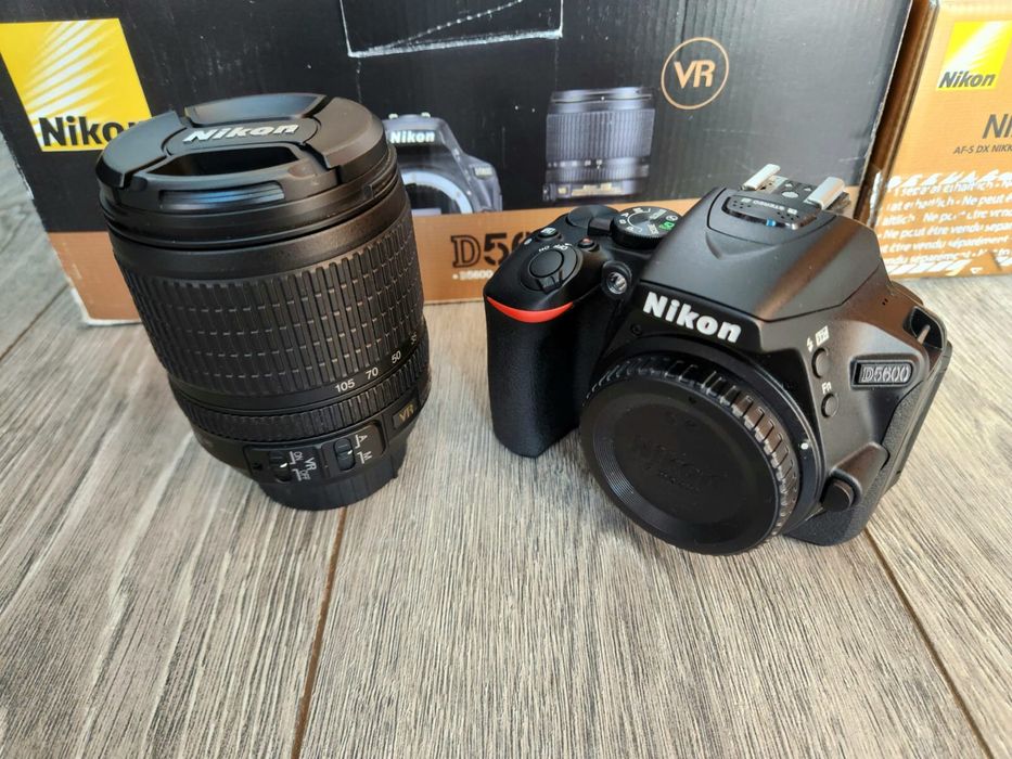 Aparat foto Nikon D5600 + Obiectiv AF-S 18-105mm