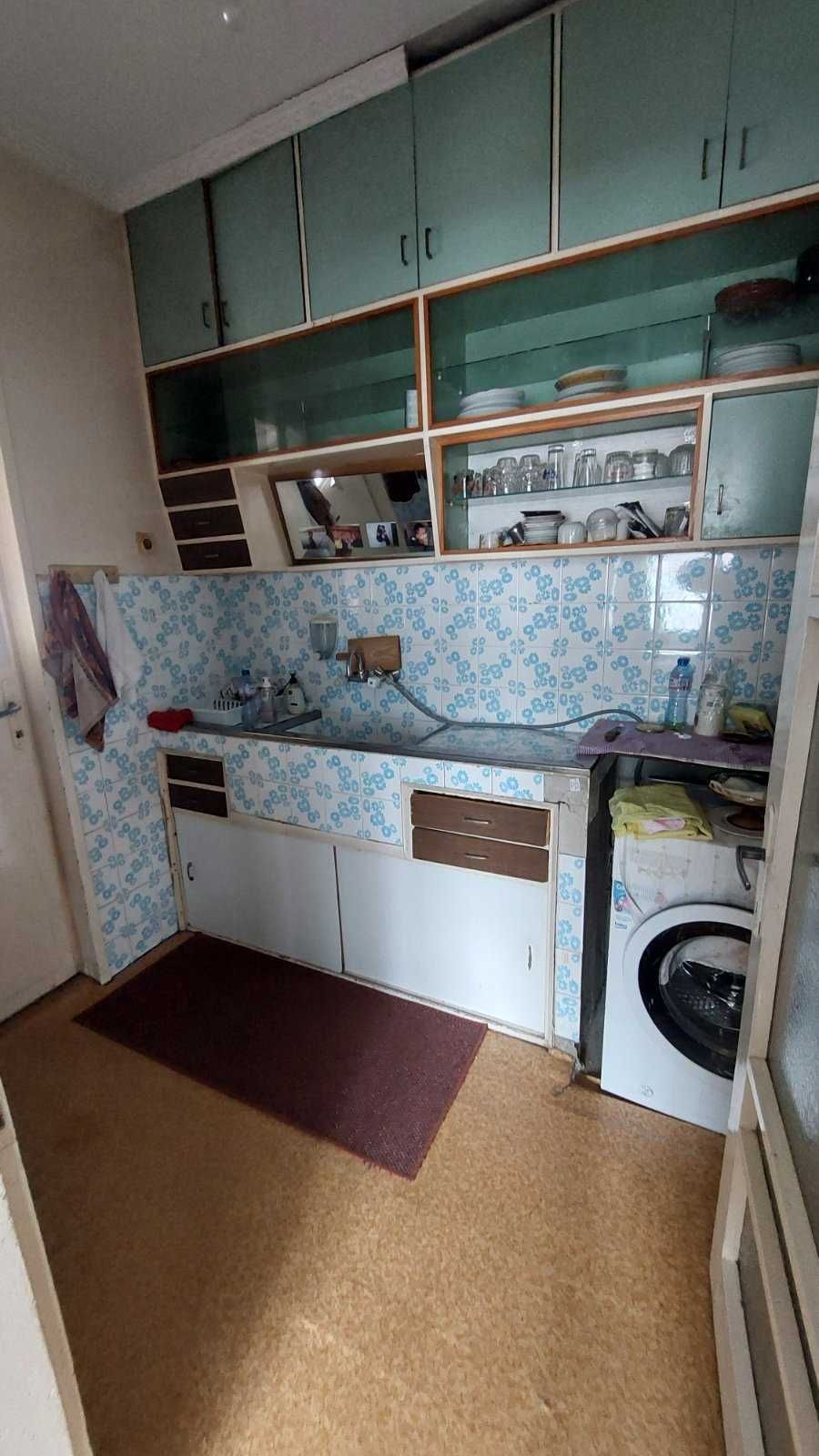 1/2 от къща с двор и гараж в град Варна