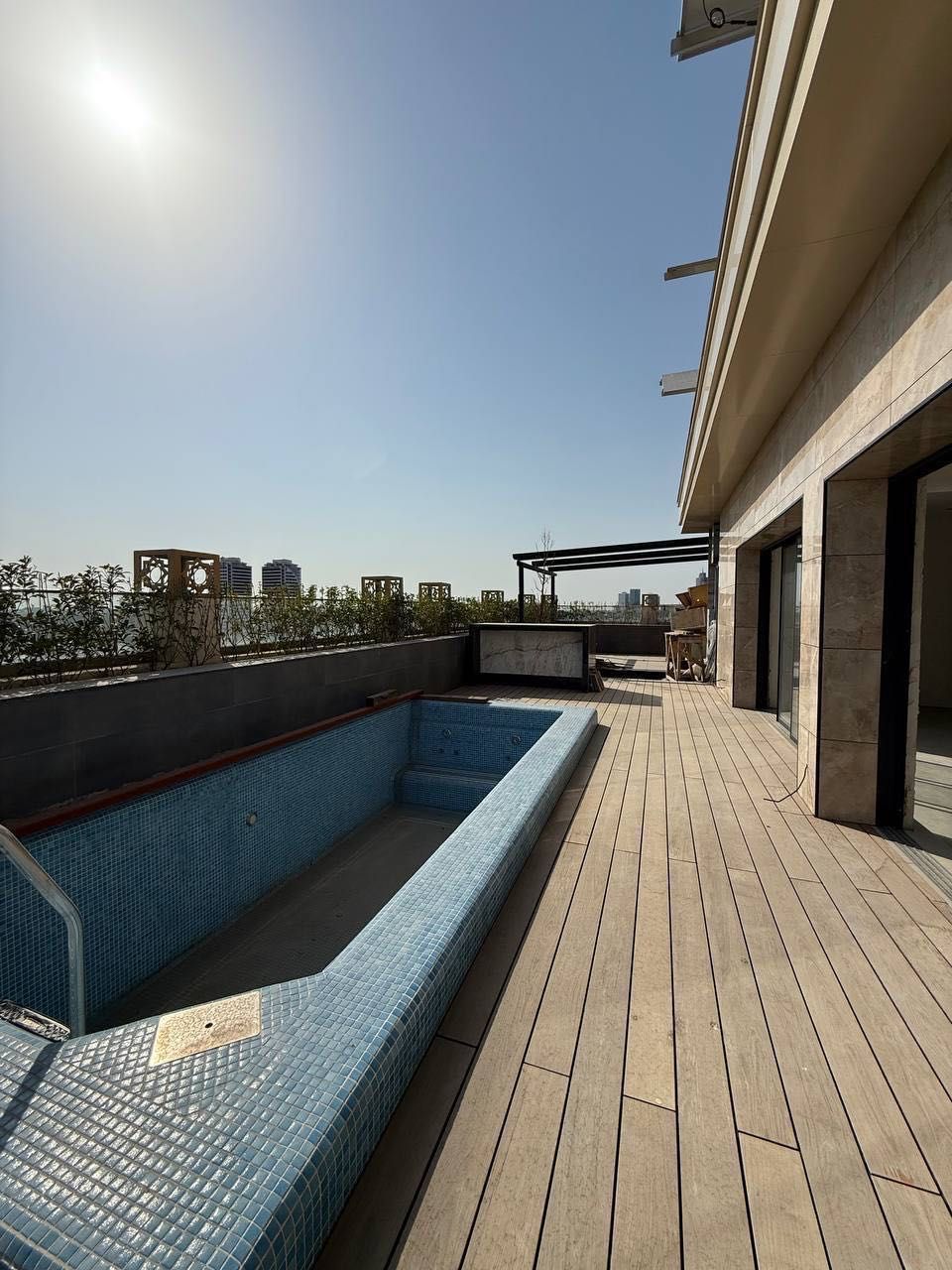 Mirabad Avenue Продается 5 комнатная коробка Пентхаус Госпитальный