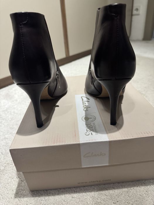 Боти от естествена кожа Clarks, тъмновиолетови, 39 номер