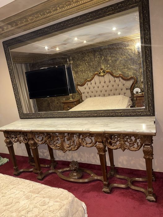 Уникална тоалетка, огледало и телевизор комплект