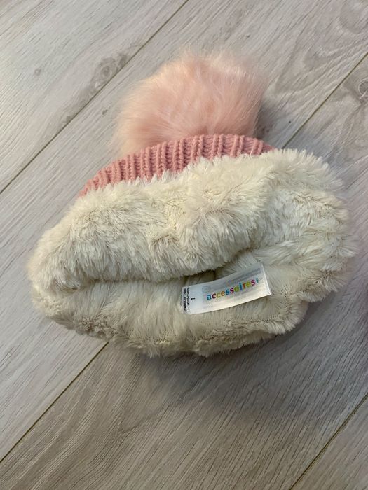 Caciula/ fes gros si super pufos fete, C&A, nou