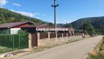 Dubova, Valea Ponicovei – 2 Cabane complet utilate.