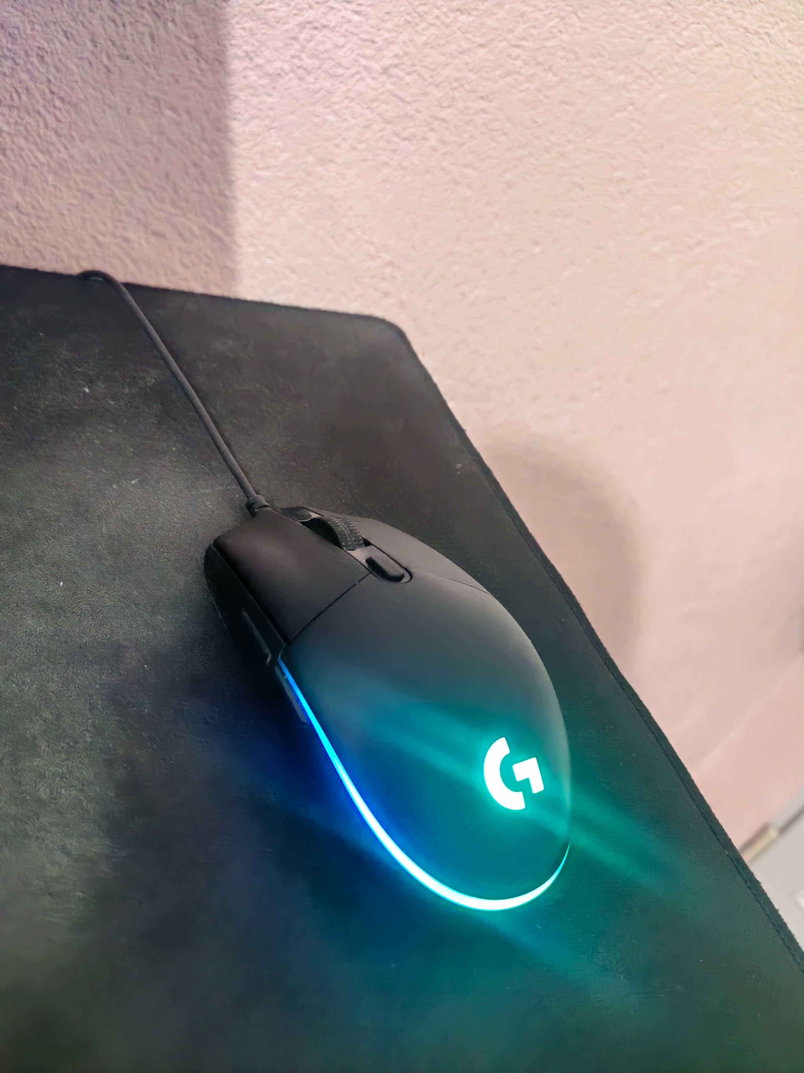 Геймърска мишка Logitech g102