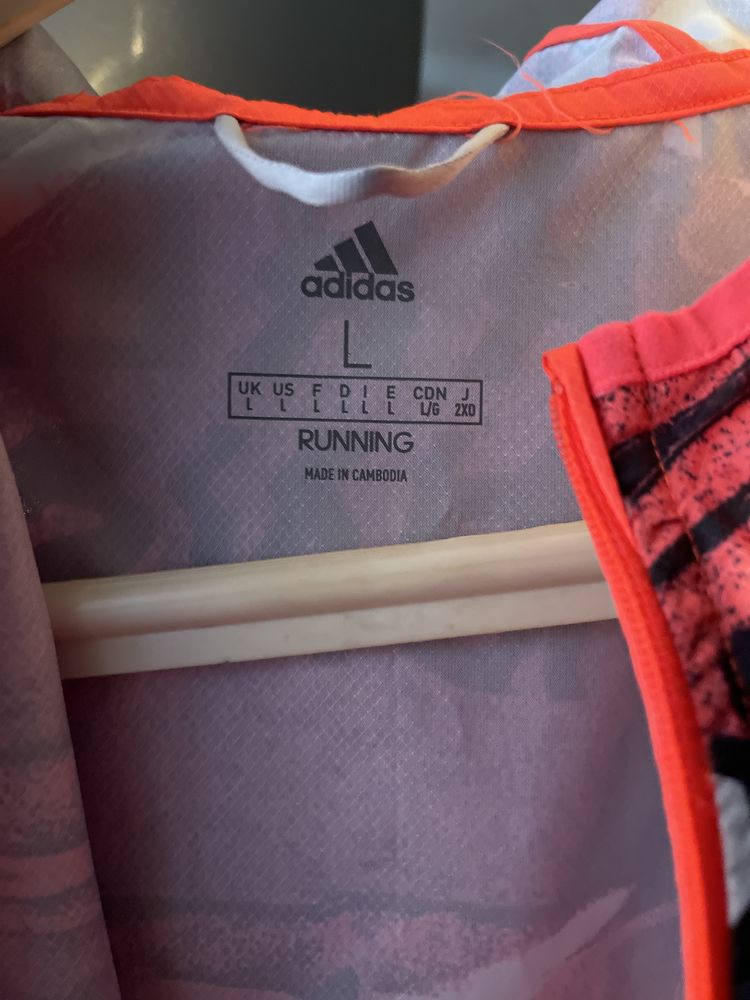 Ветровка ADIDAS-чисто нова!