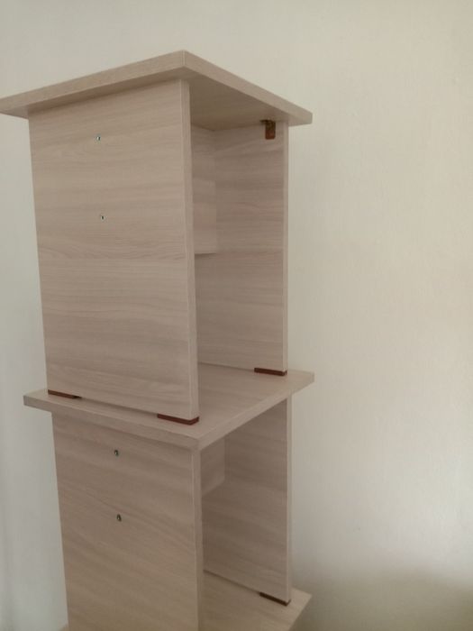 Продам табуретки 4 шт, новые за 14000. И 4 пуфика за 26000 новые.