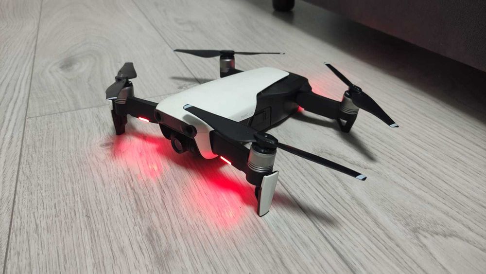 Квадрокоптер дрон DJI Mavic Air