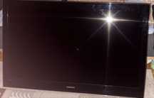 Acesta este un televizor LCD Samsung seria B750, cu diagonala de 150cm