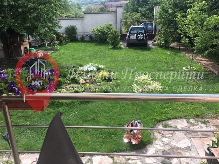Къща в Перник-Църква площ 240 цена 299000