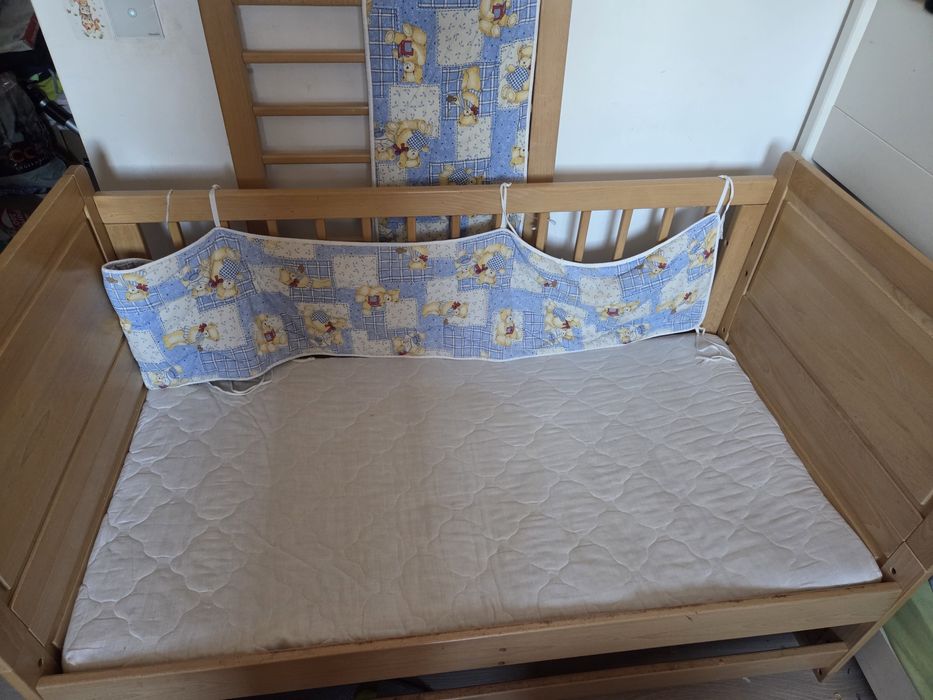 Patut lemn + saltea + aparatori + husa saltea