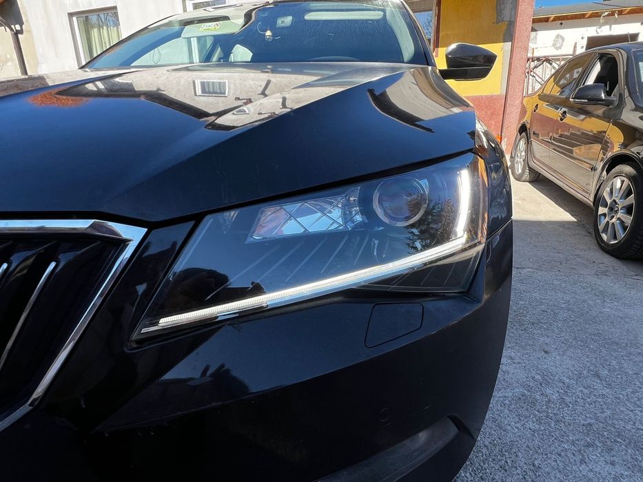 Far stanga skoda superb 3