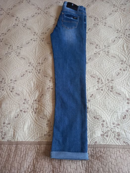 Продам новые джинсы